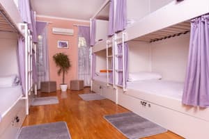 Хостел Friends House. Место в женском 8-местном номере  3