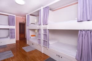 Хостел Friends House. Место в мужском 10-местном номере  4