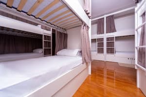 Хостел Friends House. Место в общем 12-местном номере  5